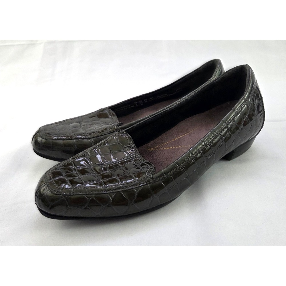 Clarks Artisan Loafers Womens 7.5 Green Croc Patent Leather Office Siren